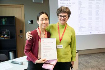 Miwako Fujisawa and Britta Engelhardt with the Prize Certificate